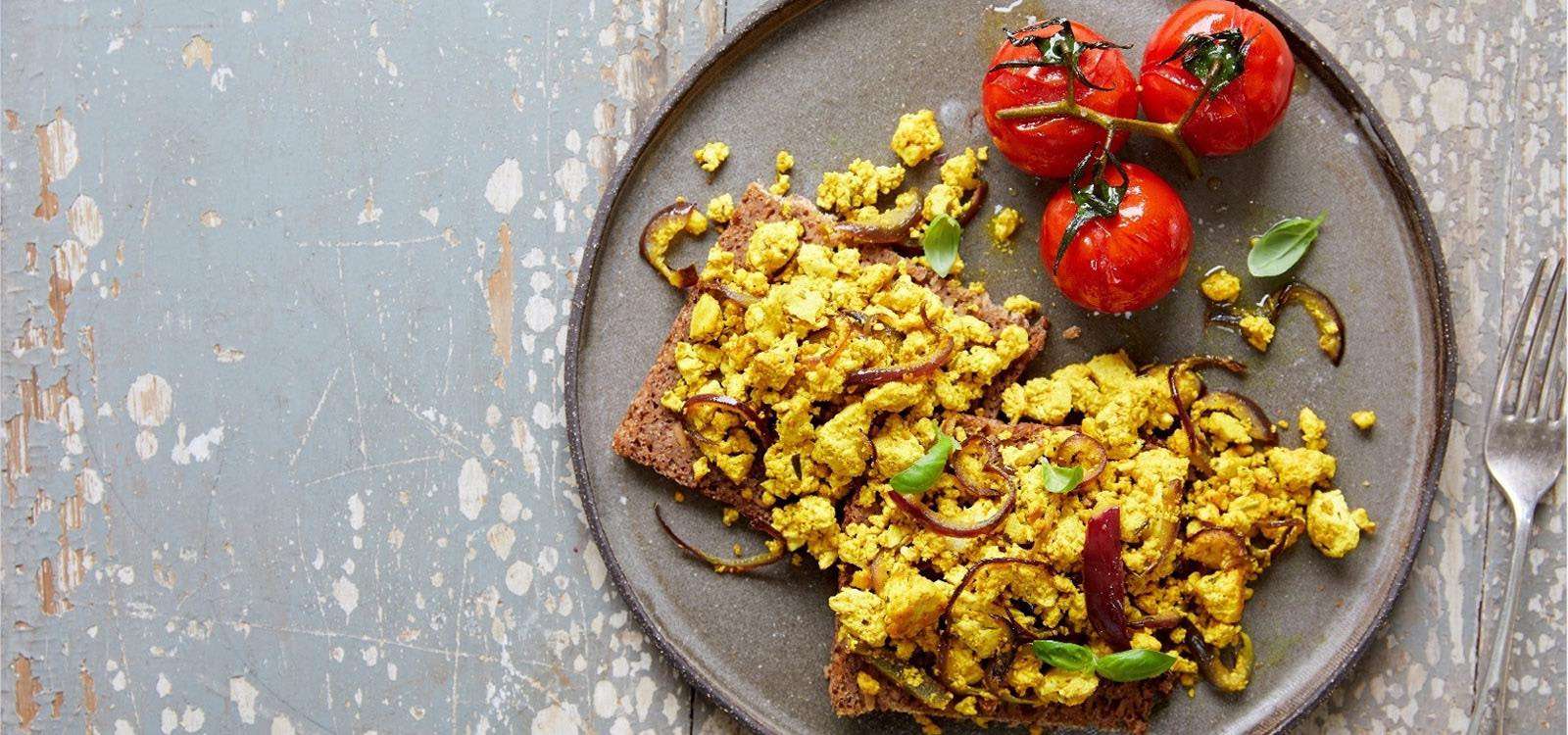 Recipe: SCRAMBLED TOFU, RED ONION  AND ROAST TOMATO BREAKFAST