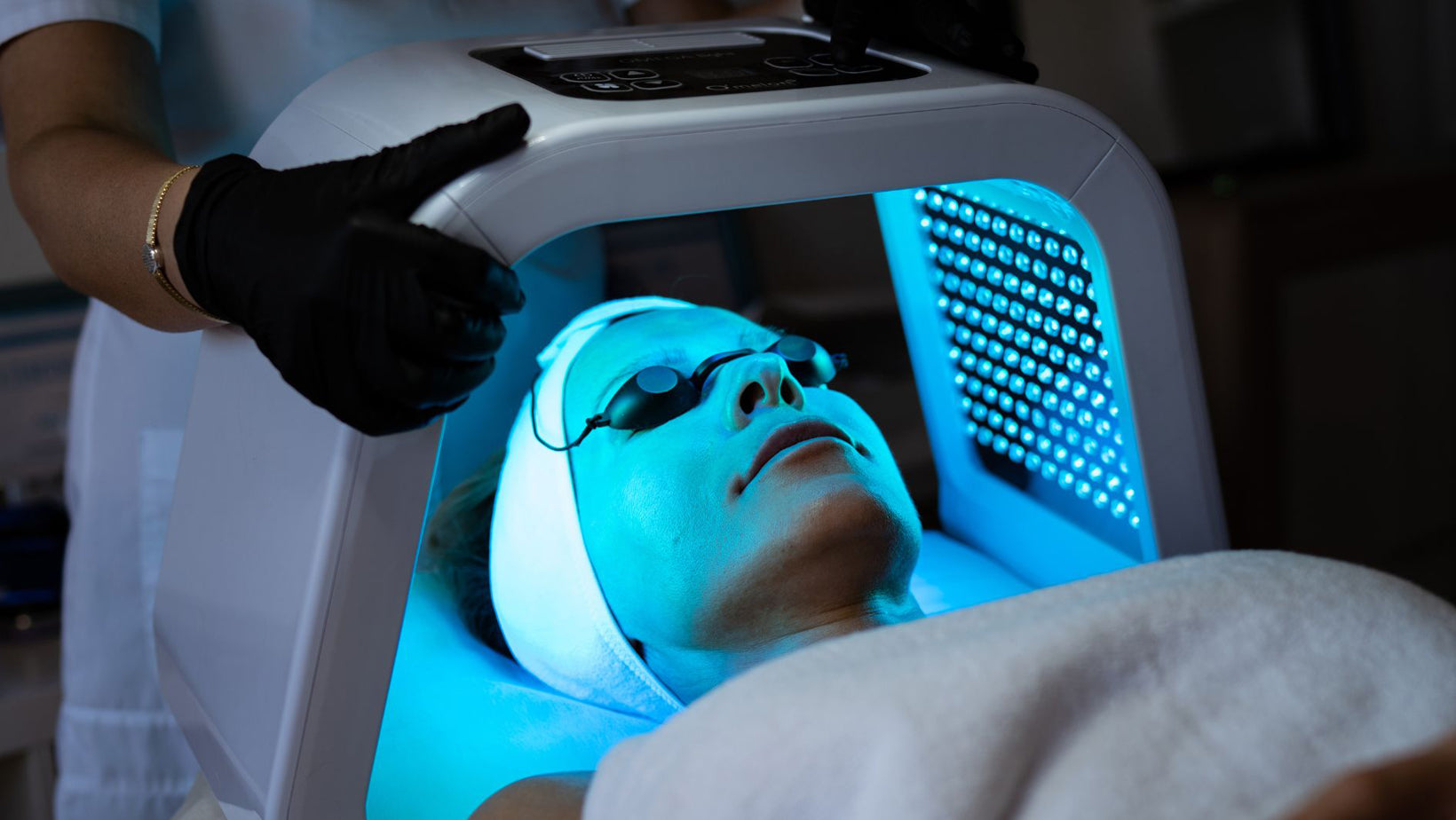 Add on - Dermalux Light Therapy